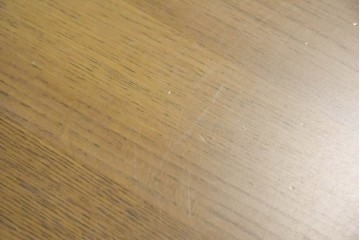 中古　カリモク家具(karimoku)　楢(ナラ)材　棚付きで使い勝手の良いセンターテーブル　(R-086280)