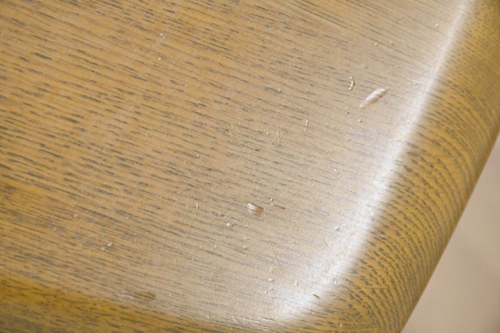 中古　カリモク家具(karimoku)　楢(ナラ)材　棚付きで使い勝手の良いセンターテーブル　(R-086280)