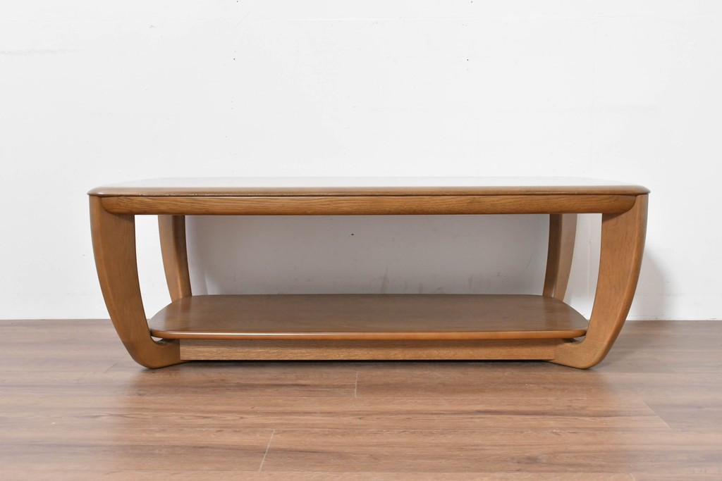 中古　カリモク家具(karimoku)　楢(ナラ)材　棚付きで使い勝手の良いセンターテーブル　(R-086280)