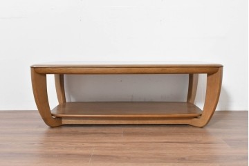 中古　カリモク家具(karimoku)　楢(ナラ)材　棚付きで使い勝手の良いセンターテーブル　(R-086280)