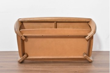 中古　カリモク家具(karimoku)　楢(ナラ)材　棚付きで使い勝手の良いセンターテーブル　(R-086280)