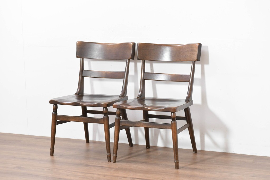 中古　美品　柏木工(KASHIWA)　WILDERNESS(ウィルダネス)　レトロカントリーな素朴さが魅力のダイニングチェア2脚セット　(R-086281)