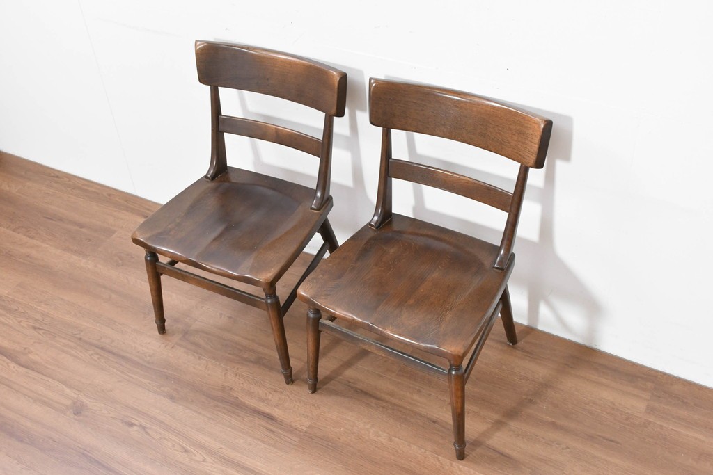 中古　美品　柏木工(KASHIWA)　WILDERNESS(ウィルダネス)　レトロカントリーな素朴さが魅力のダイニングチェア2脚セット　(R-086281)