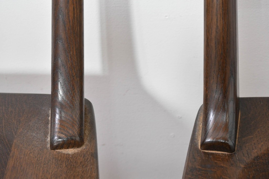 中古　美品　柏木工(KASHIWA)　WILDERNESS(ウィルダネス)　レトロカントリーな素朴さが魅力のダイニングチェア2脚セット　(R-086281)