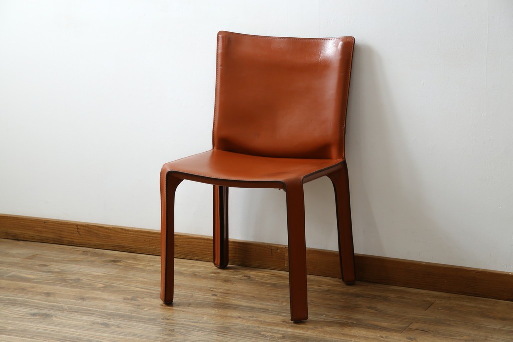 中古　Cassina(カッシーナ)　412 CAB(キャブ)　MARIO BELLINI(マリオ・ベリーニ)　端正なフォルムが魅力のアームレスチェア　現行定価約30万円相当　(R-086286)