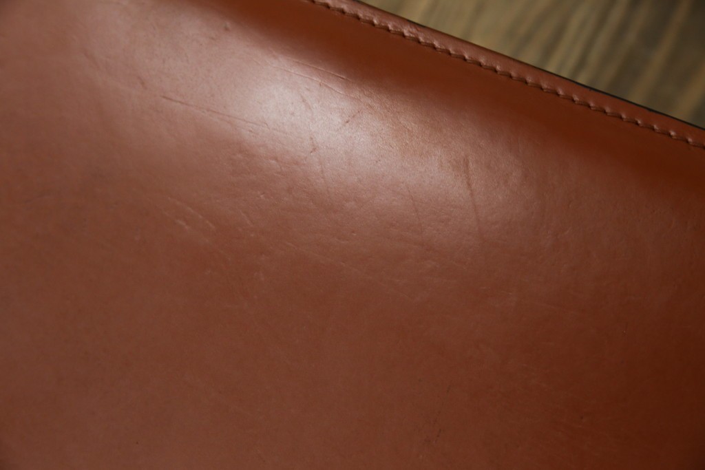 中古　Cassina(カッシーナ)　412 CAB(キャブ)　MARIO BELLINI(マリオ・ベリーニ)　端正なフォルムが魅力のアームレスチェア　現行定価約30万円相当　(R-086286)