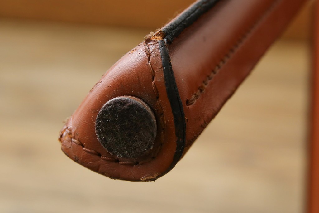 中古　Cassina(カッシーナ)　412 CAB(キャブ)　MARIO BELLINI(マリオ・ベリーニ)　端正なフォルムが魅力のアームレスチェア　現行定価約30万円相当　(R-086286)