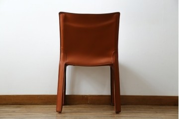 中古　Cassina(カッシーナ)　412 CAB(キャブ)　MARIO BELLINI(マリオ・ベリーニ)　端正なフォルムが魅力のアームレスチェア　現行定価約30万円相当　(R-086286)