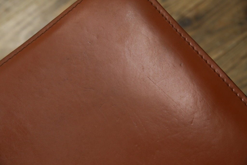 中古　Cassina(カッシーナ)　412 CAB(キャブ)　MARIO BELLINI(マリオ・ベリーニ)　端正なフォルムが魅力のアームレスチェア　現行定価約30万円相当　(R-086286)