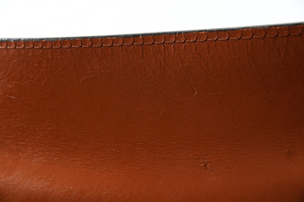 中古　Cassina(カッシーナ)　412 CAB(キャブ)　MARIO BELLINI(マリオ・ベリーニ)　端正なフォルムが魅力のアームレスチェア　現行定価約30万円相当　(R-086286)