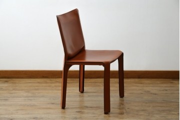 中古　Cassina(カッシーナ)　412 CAB(キャブ)　MARIO BELLINI(マリオ・ベリーニ)　端正なフォルムが魅力のアームレスチェア　現行定価約30万円相当　(R-086286)