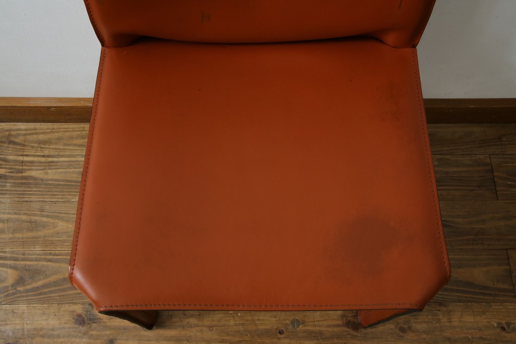中古　Cassina(カッシーナ)　412 CAB(キャブ)　MARIO BELLINI(マリオ・ベリーニ)　端正なフォルムが魅力のアームレスチェア　現行定価約30万円相当　(R-086286)