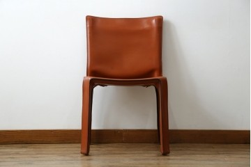 中古　Cassina(カッシーナ)　412 CAB(キャブ)　MARIO BELLINI(マリオ・ベリーニ)　端正なフォルムが魅力のアームレスチェア　現行定価約30万円相当　(R-086286)