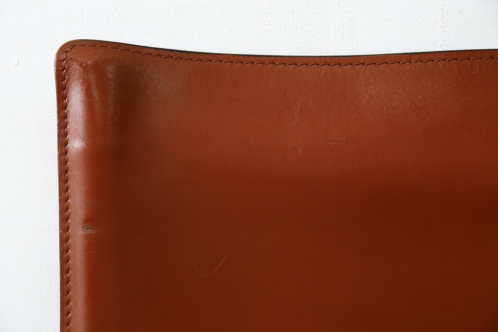 中古　Cassina(カッシーナ)　412 CAB(キャブ)　MARIO BELLINI(マリオ・ベリーニ)　端正なフォルムが魅力のアームレスチェア　現行定価約30万円相当　(R-086286)