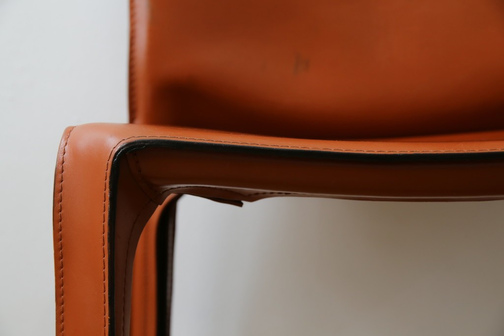 中古　Cassina(カッシーナ)　412 CAB(キャブ)　MARIO BELLINI(マリオ・ベリーニ)　端正なフォルムが魅力のアームレスチェア　現行定価約30万円相当　(R-086286)