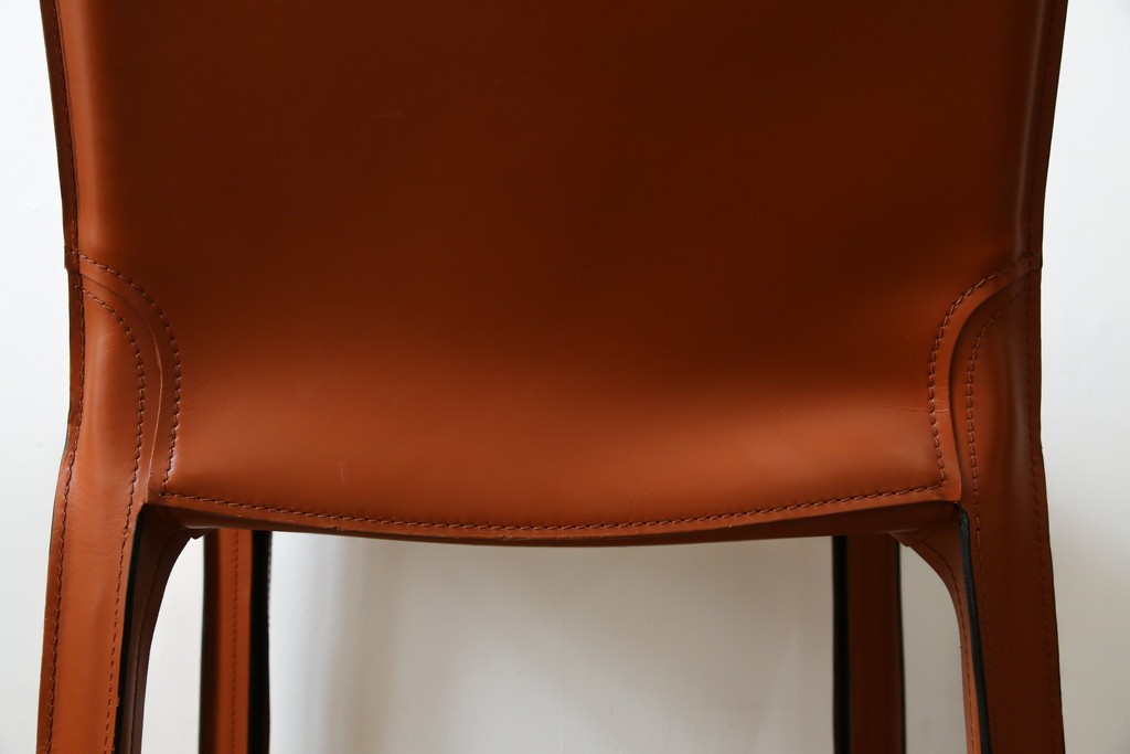 中古　Cassina(カッシーナ)　412 CAB(キャブ)　MARIO BELLINI(マリオ・ベリーニ)　端正なフォルムが魅力のアームレスチェア　現行定価約30万円相当　(R-086286)