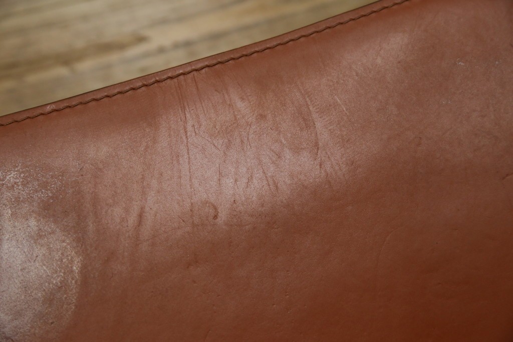 中古　Cassina(カッシーナ)　412 CAB(キャブ)　MARIO BELLINI(マリオ・ベリーニ)　端正なフォルムが魅力のアームレスチェア　現行定価約30万円相当　(R-086286)