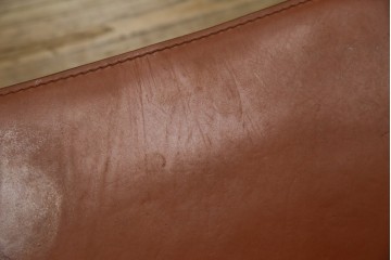 中古　Cassina(カッシーナ)　412 CAB(キャブ)　MARIO BELLINI(マリオ・ベリーニ)　端正なフォルムが魅力のアームレスチェア　現行定価約30万円相当　(R-086286)