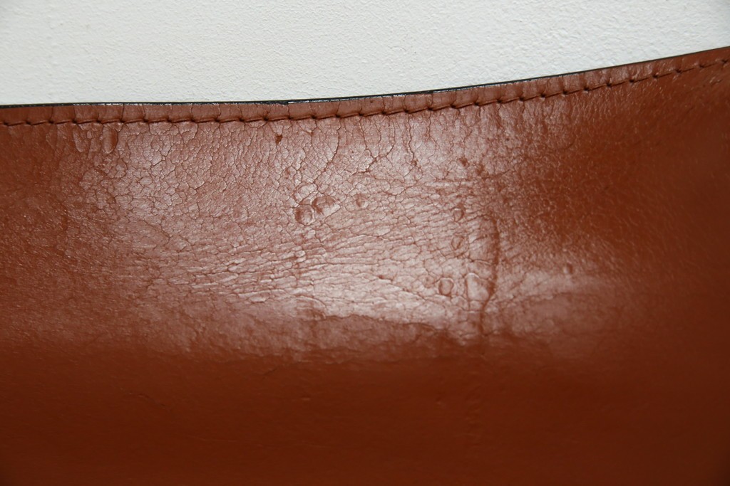 中古　Cassina(カッシーナ)　412 CAB(キャブ)　MARIO BELLINI(マリオ・ベリーニ)　端正なフォルムが魅力のアームレスチェア　現行定価約30万円相当　(R-086286)