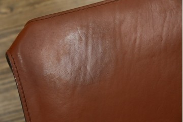 中古　Cassina(カッシーナ)　412 CAB(キャブ)　MARIO BELLINI(マリオ・ベリーニ)　端正なフォルムが魅力のアームレスチェア　現行定価約30万円相当　(R-086286)