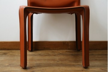 中古　Cassina(カッシーナ)　412 CAB(キャブ)　MARIO BELLINI(マリオ・ベリーニ)　端正なフォルムが魅力のアームレスチェア　現行定価約30万円相当　(R-086286)