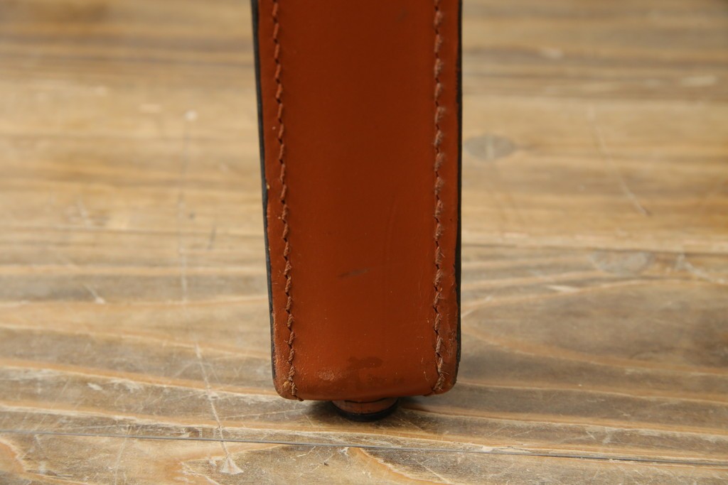 中古　Cassina(カッシーナ)　412 CAB(キャブ)　MARIO BELLINI(マリオ・ベリーニ)　端正なフォルムが魅力のアームレスチェア　現行定価約30万円相当　(R-086286)