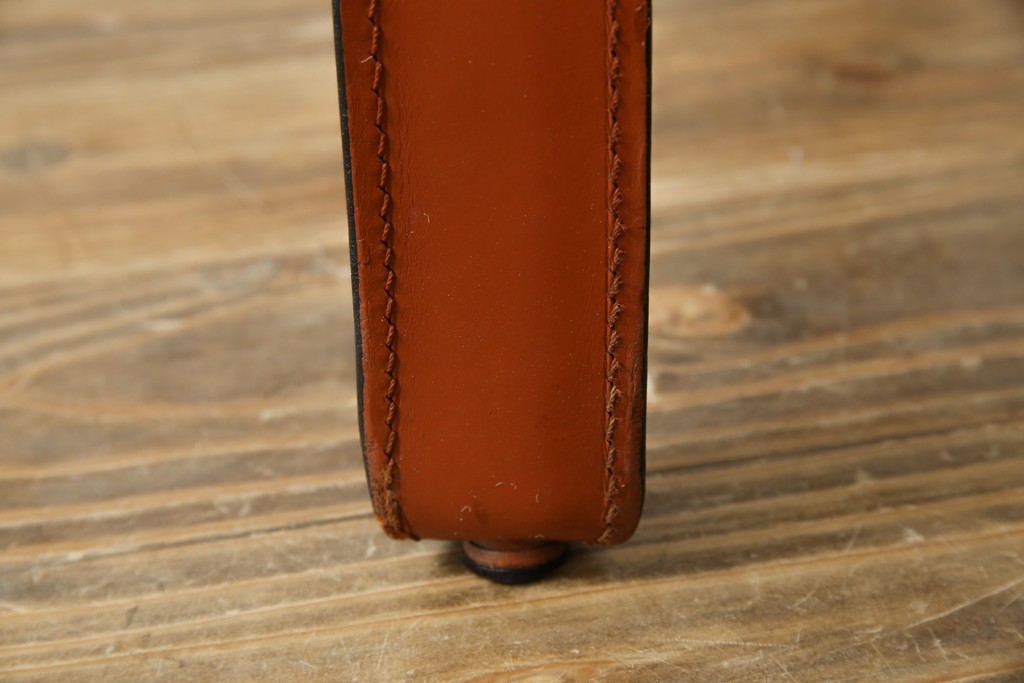 中古　Cassina(カッシーナ)　412 CAB(キャブ)　MARIO BELLINI(マリオ・ベリーニ)　端正なフォルムが魅力のアームレスチェア　現行定価約30万円相当　(R-086286)