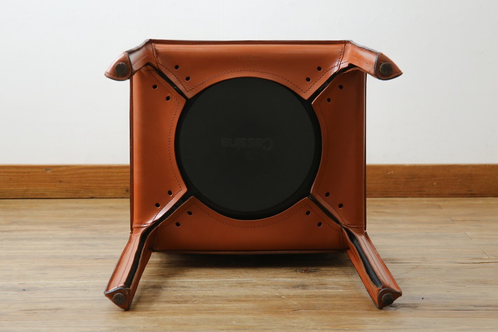 中古　Cassina(カッシーナ)　412 CAB(キャブ)　MARIO BELLINI(マリオ・ベリーニ)　端正なフォルムが魅力のアームレスチェア　現行定価約30万円相当　(R-086286)