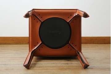 中古　Cassina(カッシーナ)　412 CAB(キャブ)　MARIO BELLINI(マリオ・ベリーニ)　端正なフォルムが魅力のアームレスチェア　現行定価約30万円相当　(R-086286)