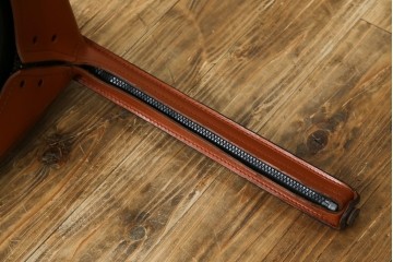 中古　Cassina(カッシーナ)　412 CAB(キャブ)　MARIO BELLINI(マリオ・ベリーニ)　端正なフォルムが魅力のアームレスチェア　現行定価約30万円相当　(R-086286)