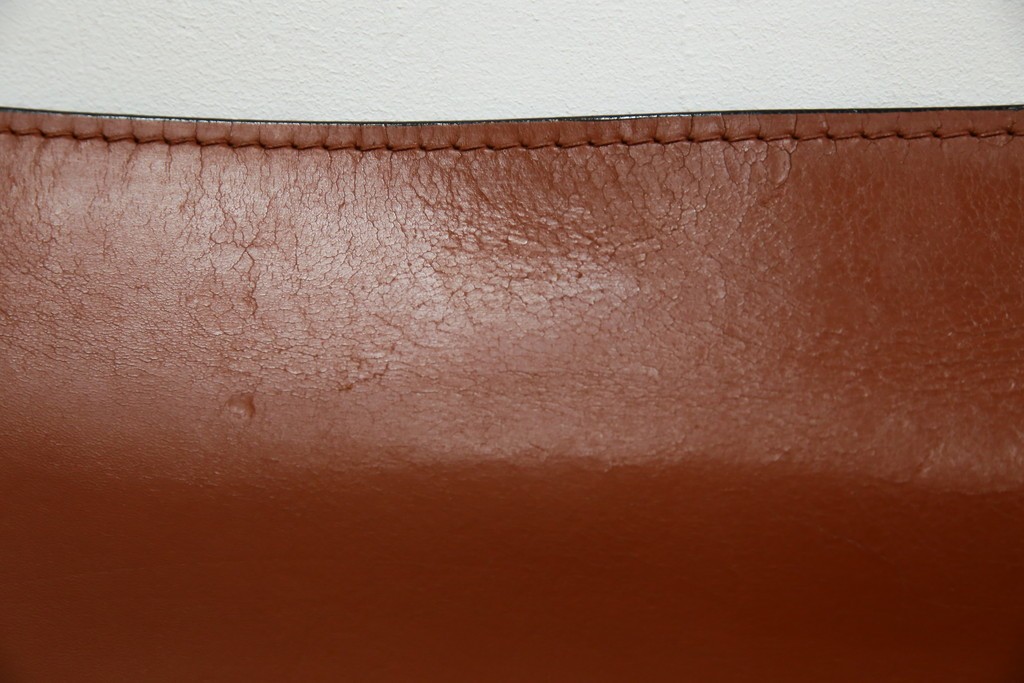 中古　Cassina(カッシーナ)　412 CAB(キャブ)　MARIO BELLINI(マリオ・ベリーニ)　端正なフォルムが魅力のアームレスチェア　現行定価約30万円相当　(R-086286)