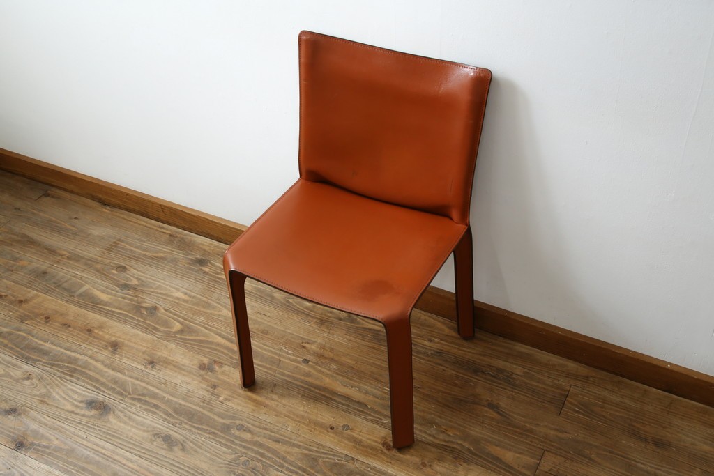中古　Cassina(カッシーナ)　412 CAB(キャブ)　MARIO BELLINI(マリオ・ベリーニ)　端正なフォルムが魅力のアームレスチェア　現行定価約30万円相当　(R-086286)