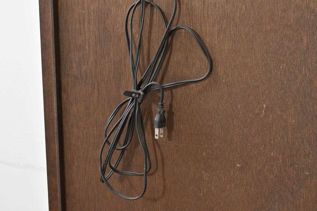 《台輪取り付け加工費込み》　中古　美品　カリモク家具(karimoku)　domani(ドマーニ)　Morganton(モーガントン)　ヒッコリーブラウンの照明付きガラスキャビネット　(R-086287)