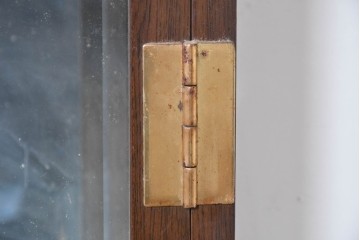 《台輪取り付け加工費込み》　中古　美品　カリモク家具(karimoku)　domani(ドマーニ)　Morganton(モーガントン)　ヒッコリーブラウンの照明付きガラスキャビネット　(R-086287)