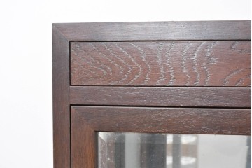 《台輪取り付け加工費込み》　中古　美品　カリモク家具(karimoku)　domani(ドマーニ)　Morganton(モーガントン)　ヒッコリーブラウンの照明付きガラスキャビネット　(R-086287)