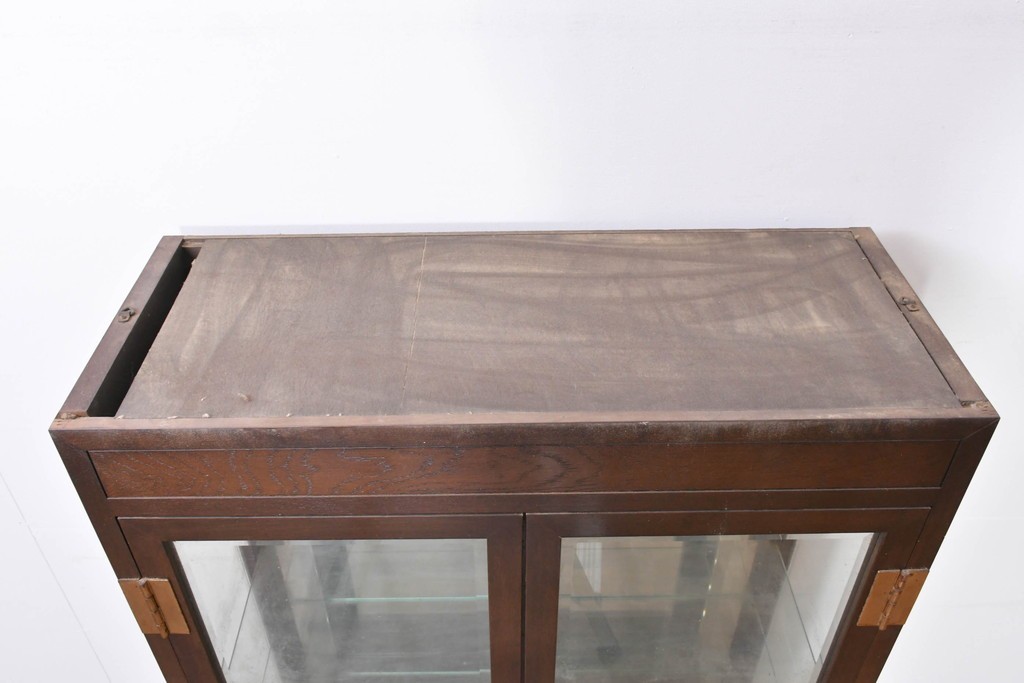 《台輪取り付け加工費込み》　中古　美品　カリモク家具(karimoku)　domani(ドマーニ)　Morganton(モーガントン)　ヒッコリーブラウンの照明付きガラスキャビネット　(R-086287)