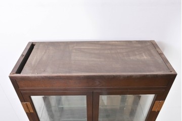 《台輪取り付け加工費込み》　中古　美品　カリモク家具(karimoku)　domani(ドマーニ)　Morganton(モーガントン)　ヒッコリーブラウンの照明付きガラスキャビネット　(R-086287)