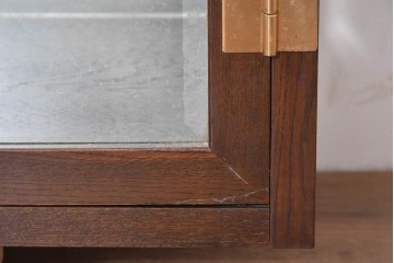 《台輪取り付け加工費込み》　中古　美品　カリモク家具(karimoku)　domani(ドマーニ)　Morganton(モーガントン)　ヒッコリーブラウンの照明付きガラスキャビネット　(R-086287)