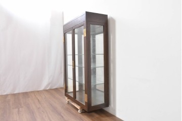 《台輪取り付け加工費込み》　中古　美品　カリモク家具(karimoku)　domani(ドマーニ)　Morganton(モーガントン)　ヒッコリーブラウンの照明付きガラスキャビネット　(R-086287)