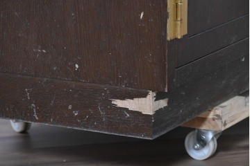 中古　美品　カリモク家具(karimoku)　domani(ドマーニ)　Morganton(モーガントン)　ヒッコリーブラウンにゴールドの金具が映えるキャビネット　(R-086288)