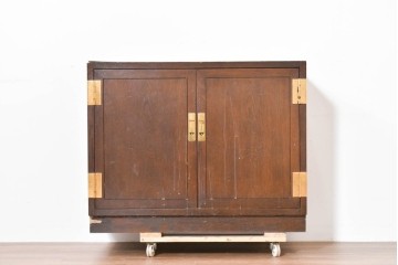 中古　美品　カリモク家具(karimoku)　domani(ドマーニ)　Morganton(モーガントン)　ヒッコリーブラウンにゴールドの金具が映えるキャビネット　(R-086288)