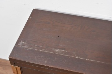 中古　美品　カリモク家具(karimoku)　domani(ドマーニ)　Morganton(モーガントン)　ヒッコリーブラウンにゴールドの金具が映えるキャビネット　(R-086288)