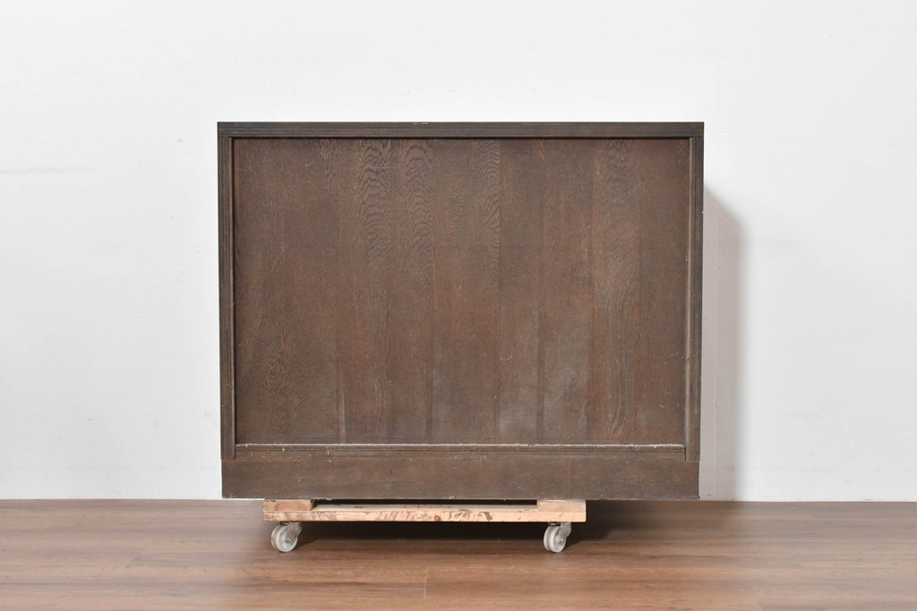 中古　美品　カリモク家具(karimoku)　domani(ドマーニ)　Morganton(モーガントン)　ヒッコリーブラウンにゴールドの金具が映えるキャビネット　(R-086288)