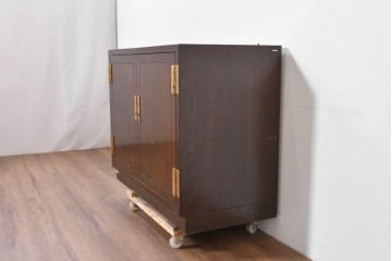 中古　美品　カリモク家具(karimoku)　domani(ドマーニ)　Morganton(モーガントン)　ヒッコリーブラウンにゴールドの金具が映えるキャビネット　(R-086288)