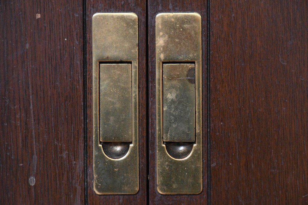 中古　美品　カリモク家具(karimoku)　domani(ドマーニ)　Morganton(モーガントン)　ヒッコリーブラウンにゴールドの金具が映えるキャビネット　(R-086288)