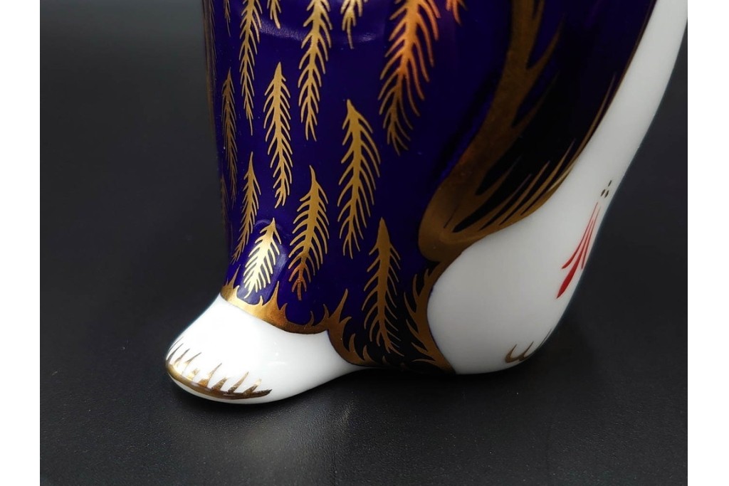 イギリス　ROYAL CROWN DERBY(ロイヤルクラウンダービー)　絶妙な色の濃淡が美しいペンギンと羊のペーパーウェイト2点セット　 (R-086289)