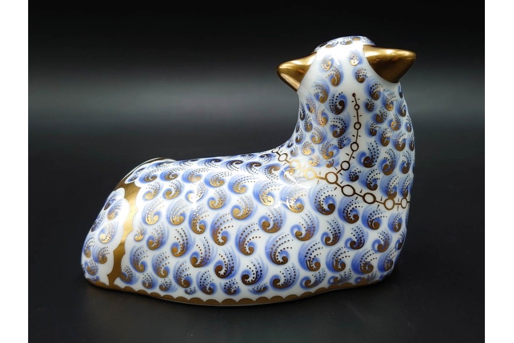 イギリス　ROYAL CROWN DERBY(ロイヤルクラウンダービー)　絶妙な色の濃淡が美しいペンギンと羊のペーパーウェイト2点セット　 (R-086289)