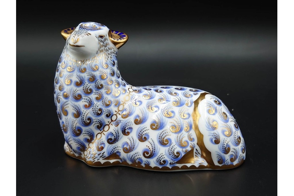 イギリス　ROYAL CROWN DERBY(ロイヤルクラウンダービー)　絶妙な色の濃淡が美しいペンギンと羊のペーパーウェイト2点セット　 (R-086289)