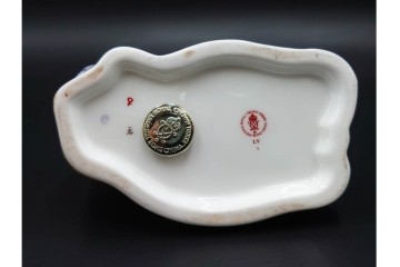 イギリス　ROYAL CROWN DERBY(ロイヤルクラウンダービー)　絶妙な色の濃淡が美しいペンギンと羊のペーパーウェイト2点セット　 (R-086289)