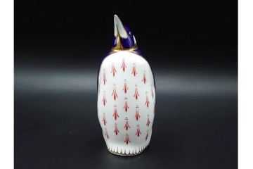 イギリス　ROYAL CROWN DERBY(ロイヤルクラウンダービー)　絶妙な色の濃淡が美しいペンギンと羊のペーパーウェイト2点セット　 (R-086289)